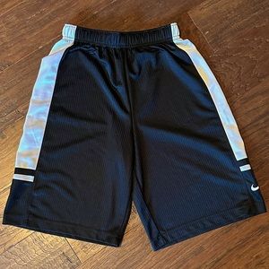 Black and white Nike Shorts, Boys medium, Knee length